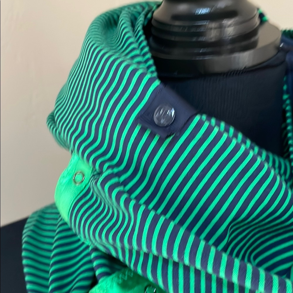 Lululemon Vinyasa Scarf *Rulu
Hyper Stripe Green Bean / Inkwell - Picture 11 of 11